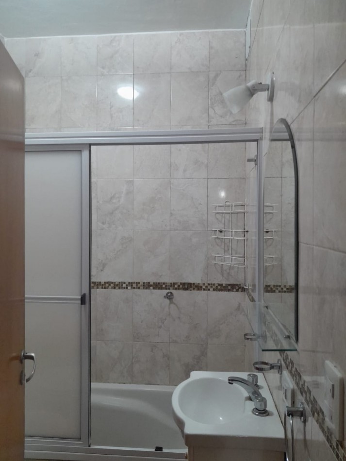 Excelente departamento de 3 ambientes con cochera en Bernal