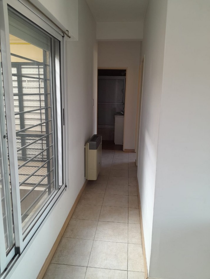 Excelente departamento de 3 ambientes con cochera en Bernal