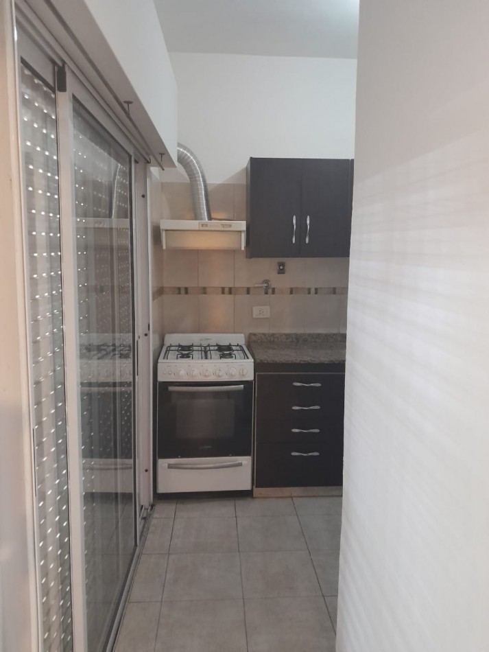 Excelente departamento de 3 ambientes con cochera en Bernal