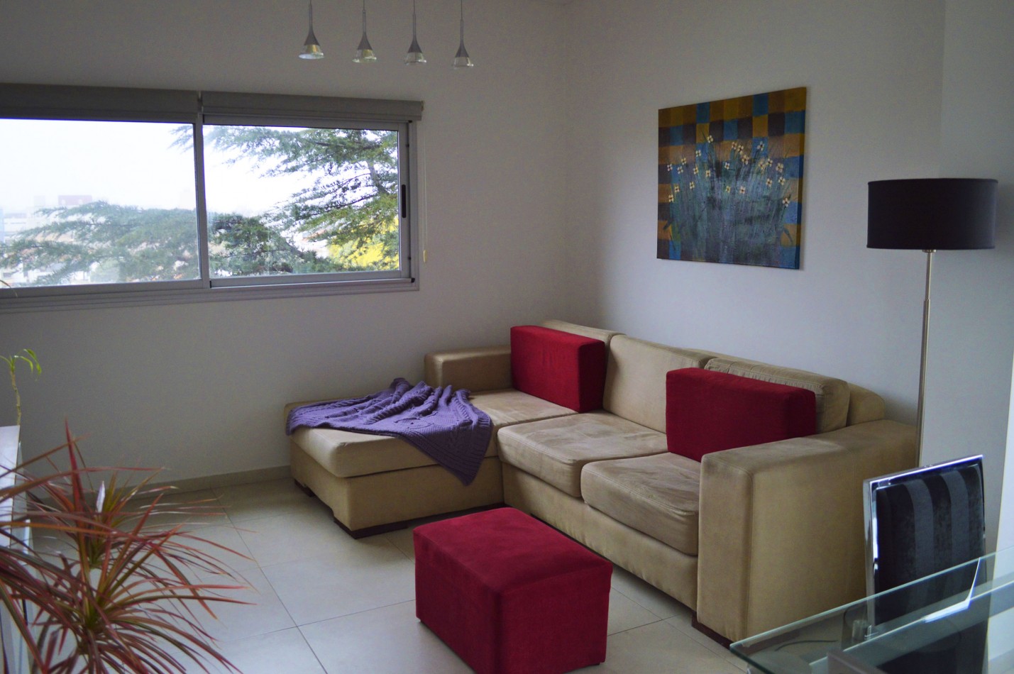 APTO CREDITO Excelente departamento de 3 ambientes y 2 cocheras en Bernal Centro