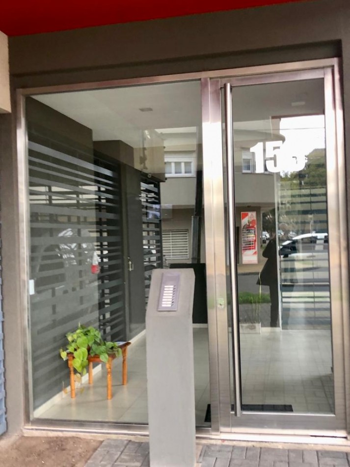 APTO CREDITO Excelente departamento de 3 ambientes y 2 cocheras en Bernal Centro