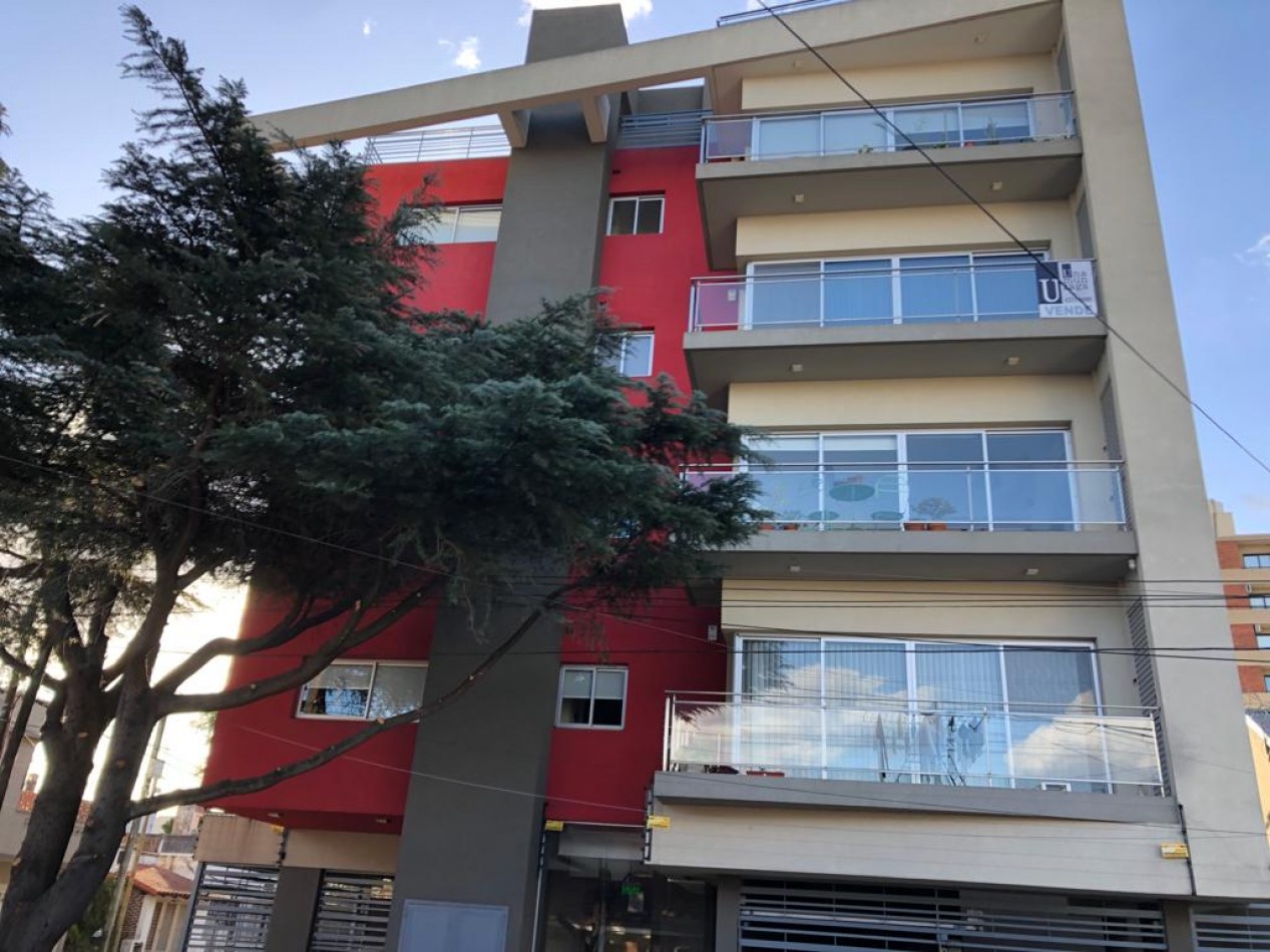 APTO CREDITO Excelente departamento de 3 ambientes y 2 cocheras en Bernal Centro
