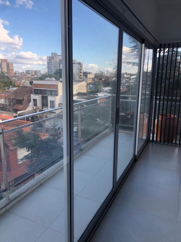 APTO CREDITO Excelente departamento de 3 ambientes y 2 cocheras en Bernal Centro