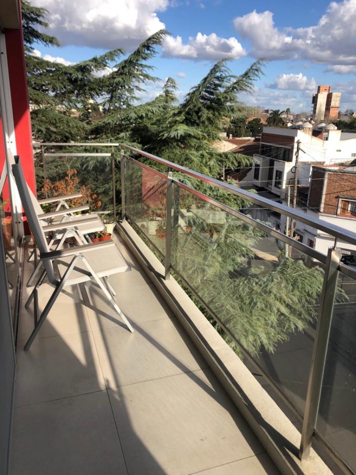 APTO CREDITO Excelente departamento de 3 ambientes y 2 cocheras en Bernal Centro