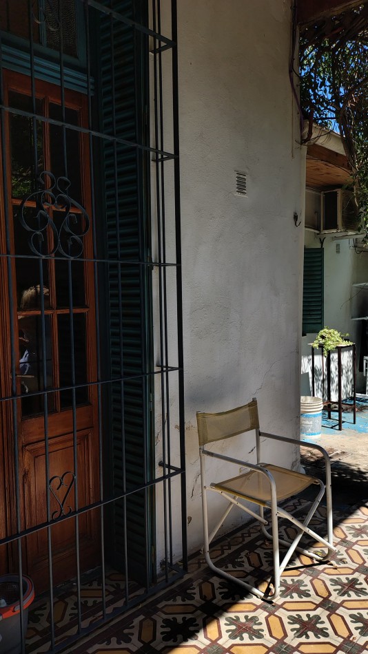 Venta Hermosa casa 3 ambientes con gran parque y cochera pasante en Bernal