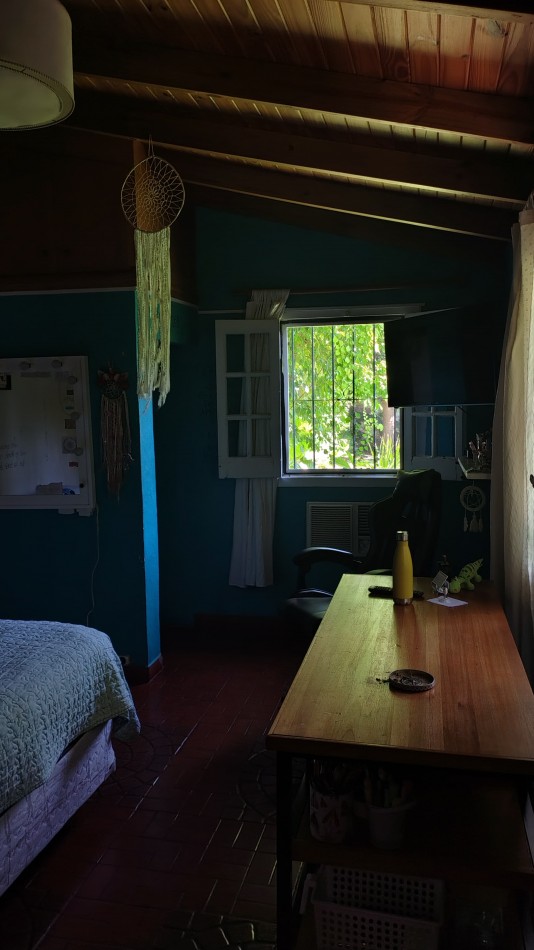 Venta Hermosa casa 3 ambientes con gran parque y cochera pasante en Bernal