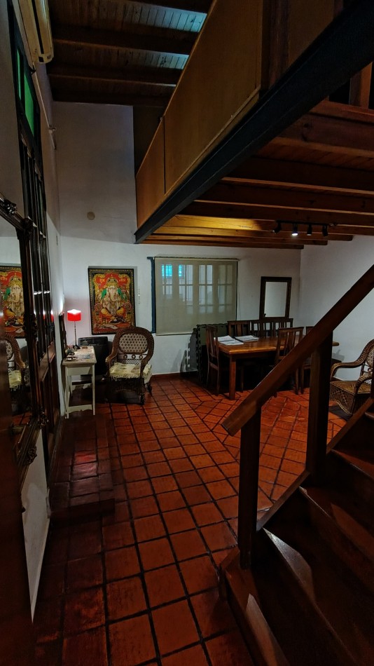 Venta Hermosa casa 3 ambientes con gran parque y cochera pasante en Bernal