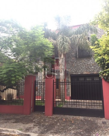 VENTA: Amplia Casa En Bernal Centro