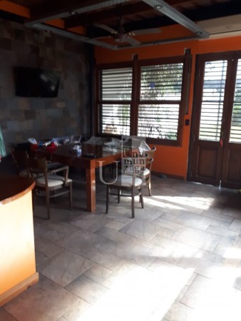 VENTA: Amplia Casa En Bernal Centro