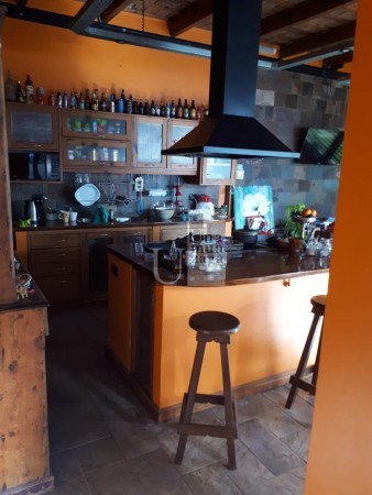 VENTA: Amplia Casa En Bernal Centro
