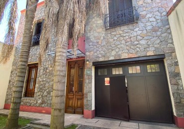 VENTA: Amplia Casa En Bernal Centro